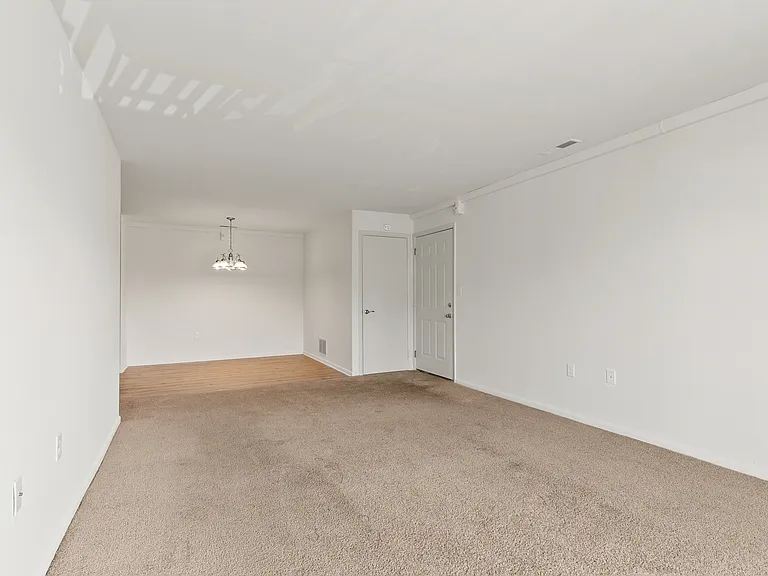 California Apartments — Photo 48