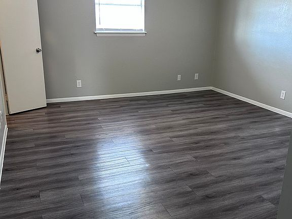 2nd image of 1608 W McIntyre St #17343309