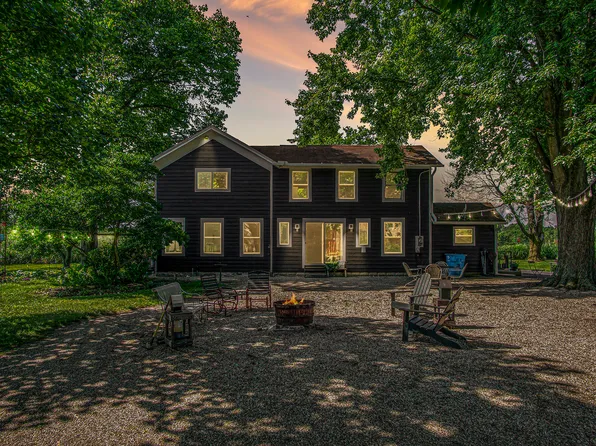 2437 Madron Lake Rd, Buchanan, MI 49107