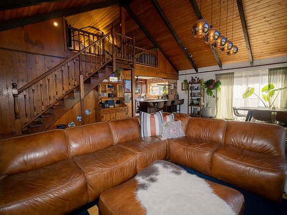 5th image of 18279 Hidden Valley Road