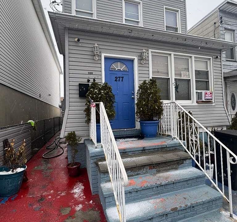 1st image of 277 Danforth Ave Floor 2