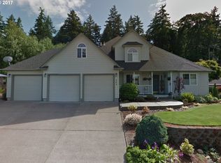 560 Edgewood Dr, Silverton, OR 97381