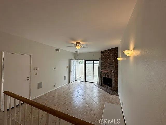 22865 Del Valle St — Photo 5