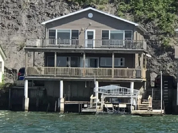 2397 Sunset Beach Dr, Aurora, NY 13026