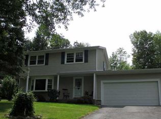 1381 Willowdale Dr, Macedon, NY 14502