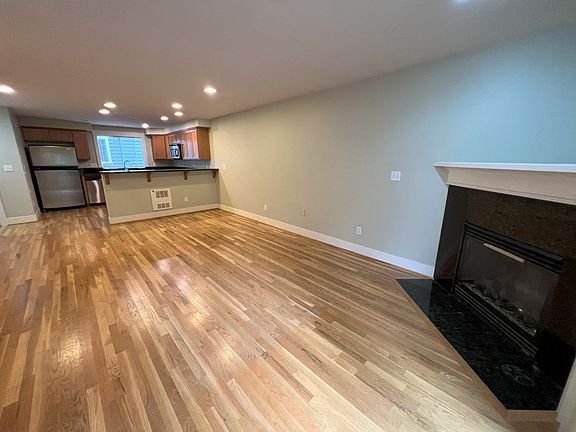 5th image of 12341 10th Pl NE APT B