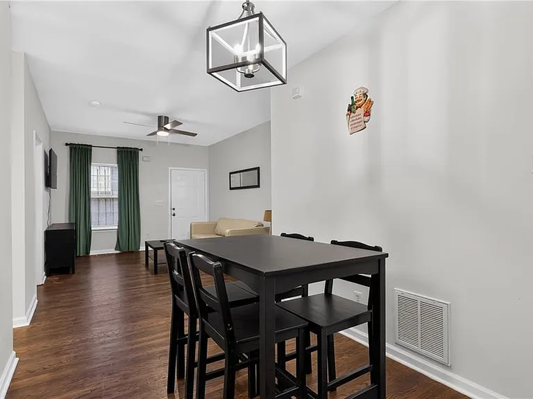 1021 Ada Ave NW — Photo 4