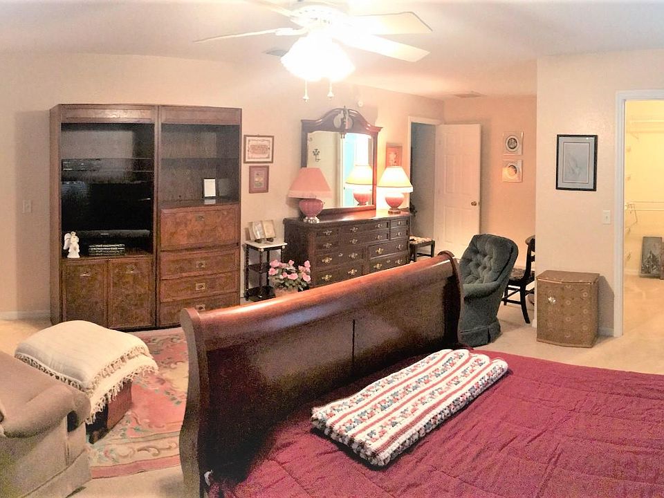 Master bedroom & bath 16' x 29'