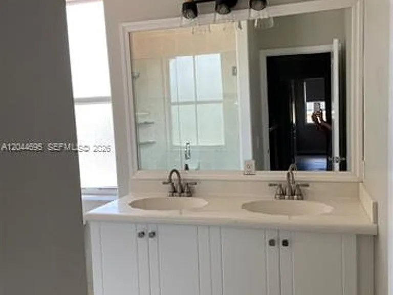15431 SW 39th Ter #15431 — Photo 18