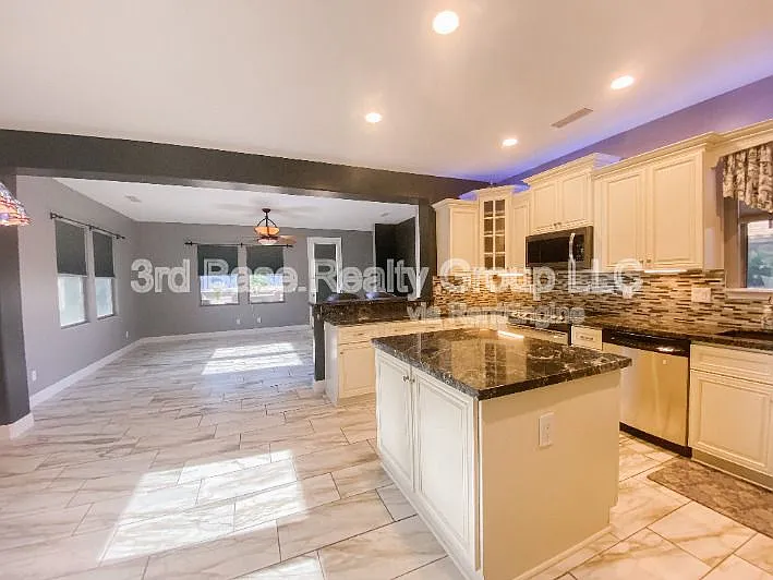 21088 W Maiden Ln — Photo 7