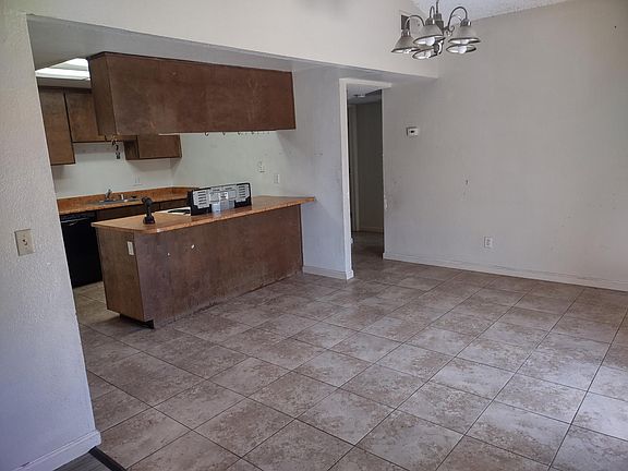 5th image of 7456 Della Cir