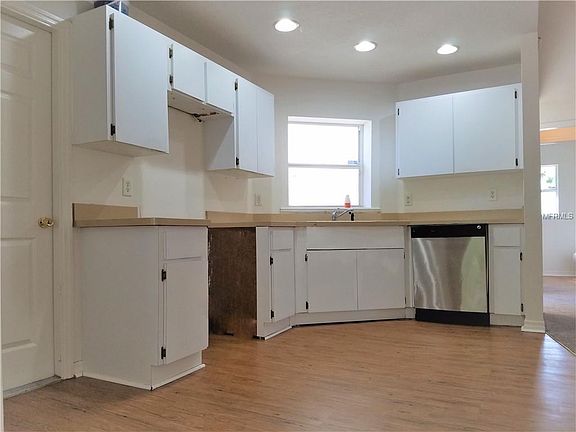 4th image of 3404 E Henry Ave