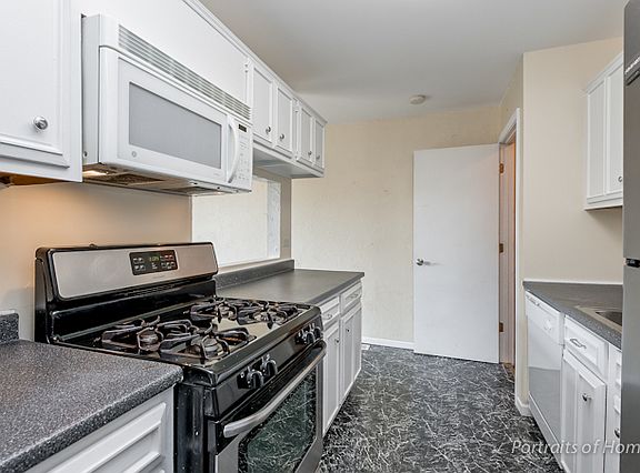 5th image of 2187 Chaucer Ln