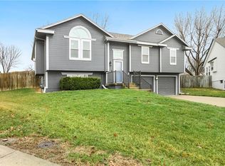 1128 N Mohican Ct, Independence, MO 64056