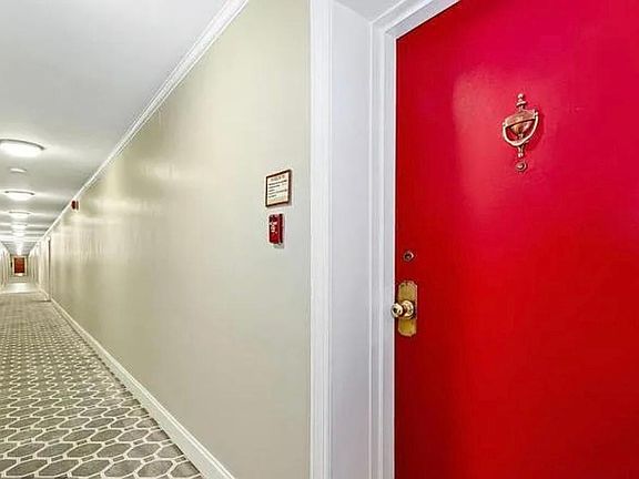 3rd image of 6137 Leesburg Pike APT 510