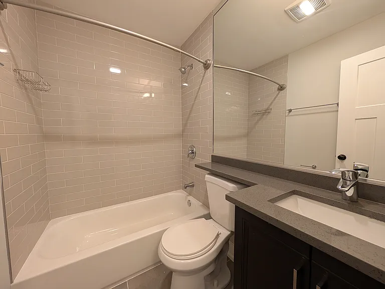 538 W Surf St — Photo 7