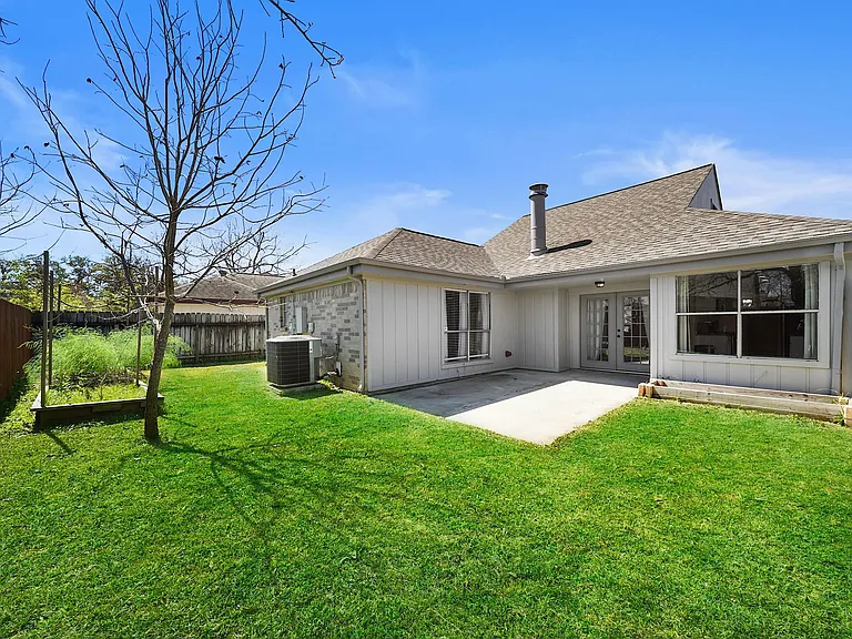 2239 Highland Hills Dr — Photo 32