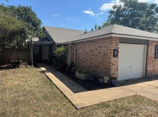 112 Mockingbird Ln #B, Lockhart, TX 78644
