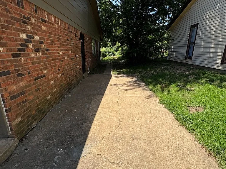 3385 Barbwood Dr — Photo 24