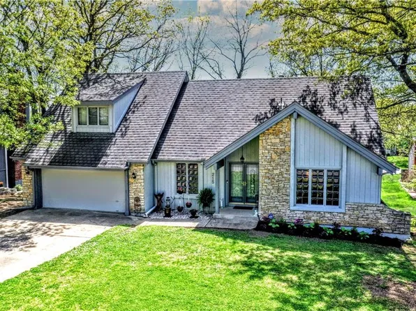215 NW Shagbark St, Lees Summit, MO 64064