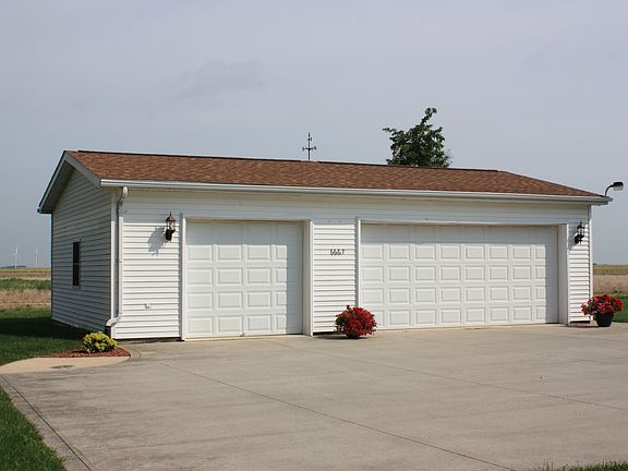 3-car detached garage