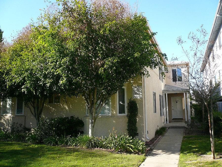 1st image of 13015 Moorpark St