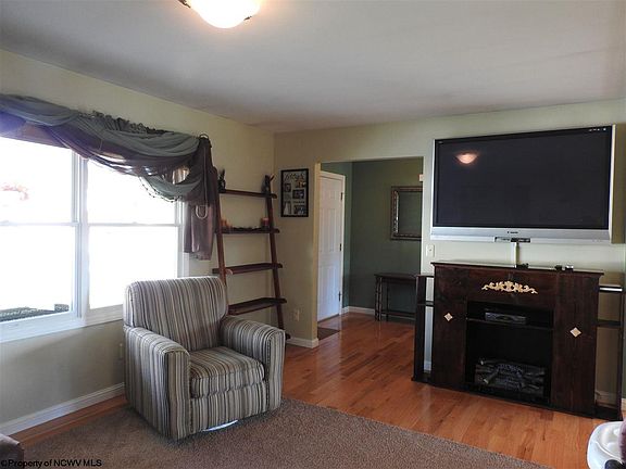 3rd image of 55 White Pine Dr