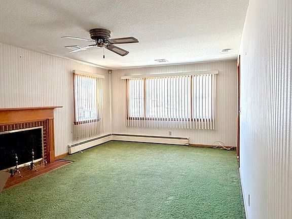 3rd image of 121 Mallowhill Rd