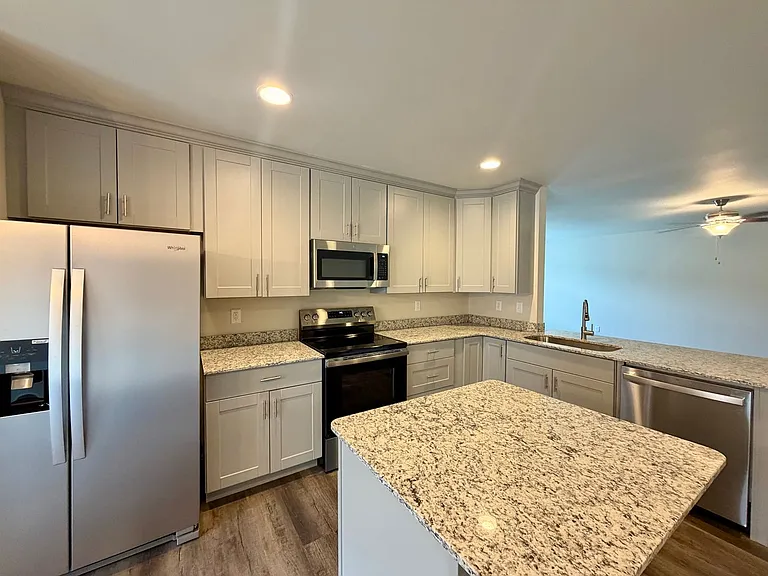 14 Lexington Ct — Photo 3