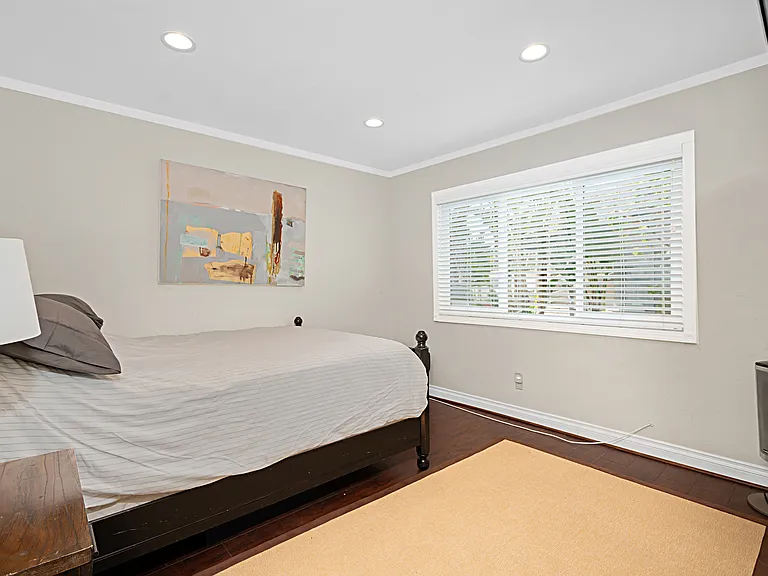1574 Devonshire Ave — Photo 27