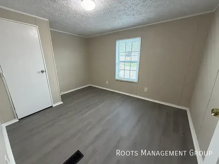 700 E 6th St #94 — Photo 5