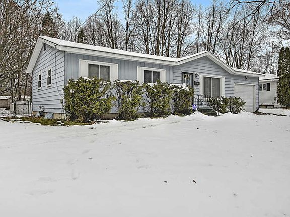 2nd image of 214 Algonquin St