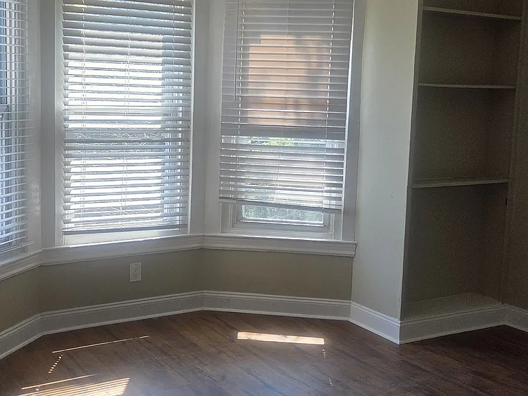 4925 Royal St #3 — Photo 11