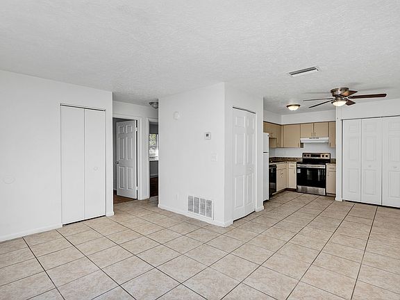 4th image of 3800 SE 17th Ct #D