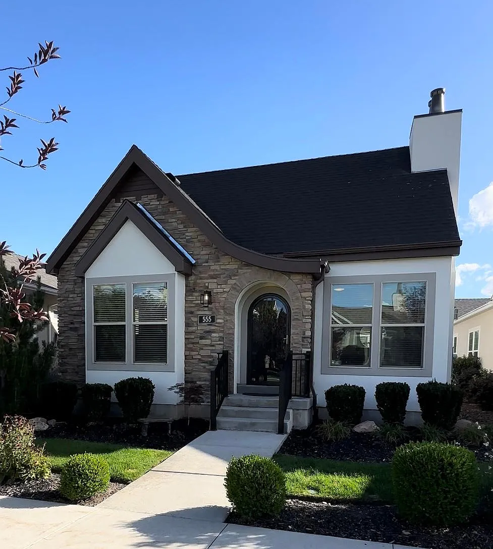 4 bed, 3.5 bath, 3212 sqft, $3,200 — Photo 1