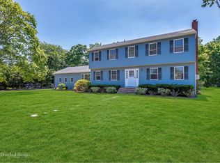 7 Meadow Ln, Blue Point, NY 11715