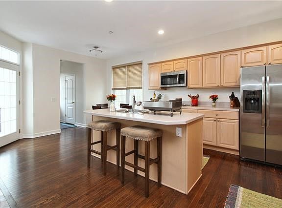 Eat-in kitchen with center island and ss appliances