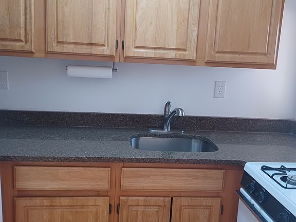 4th image of 425 Marion St APT D