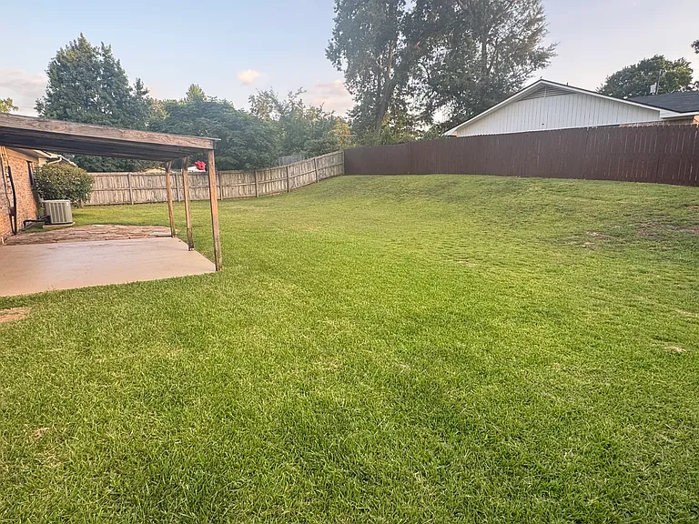 2121 Woodhaven Dr — Photo 11