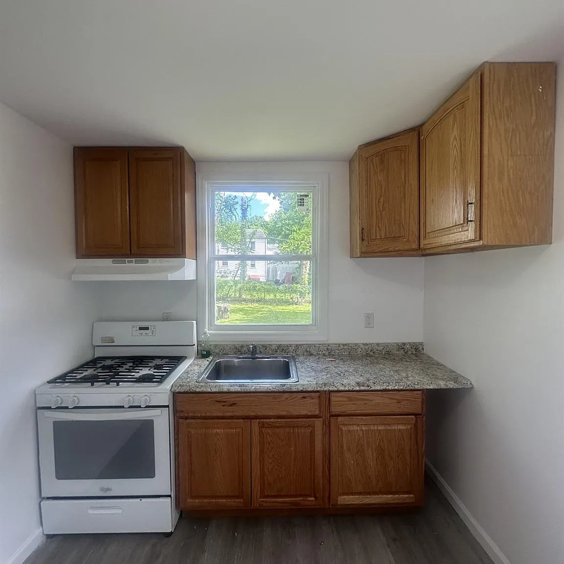 2 bed, 750 sqft, $1,800 — Photo 2