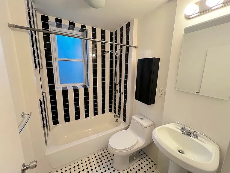 135 Van Wagenen Ave #4B — Photo 8