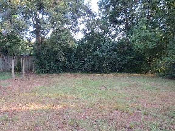 3rd image of 301 Georgia Dr