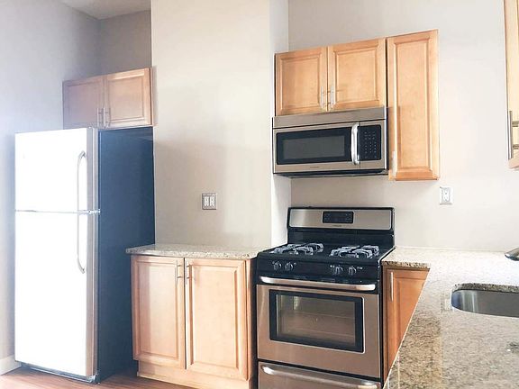 2nd image of 1438 28th Ave APT 2F