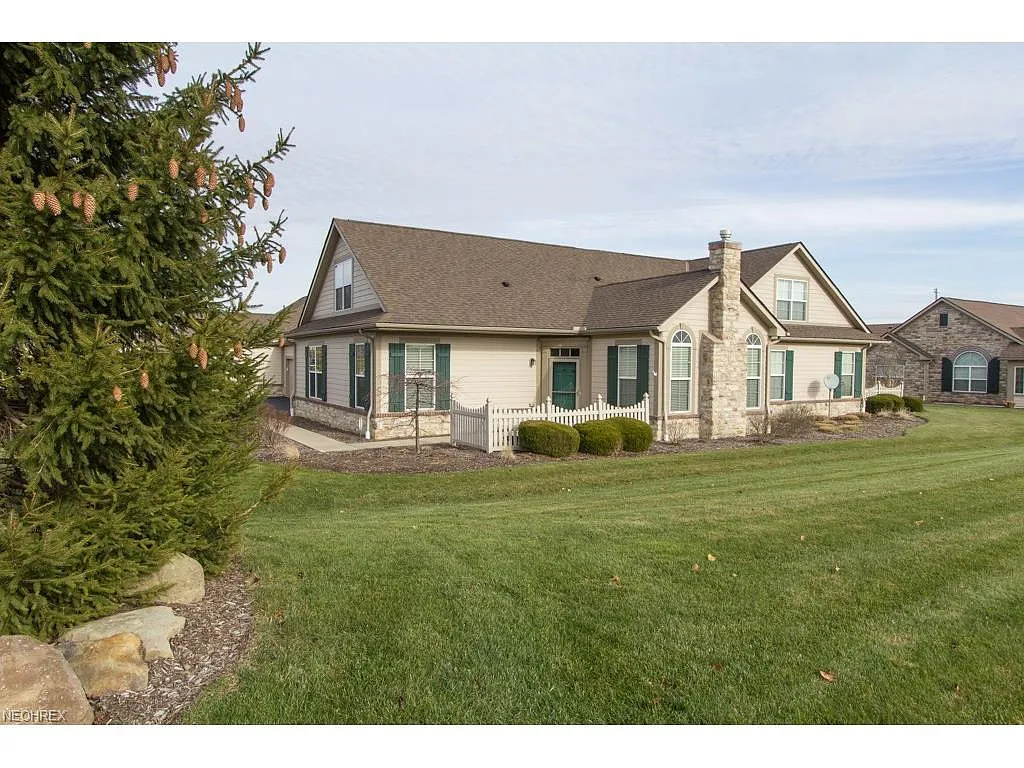1904 Woods Dr photo 1