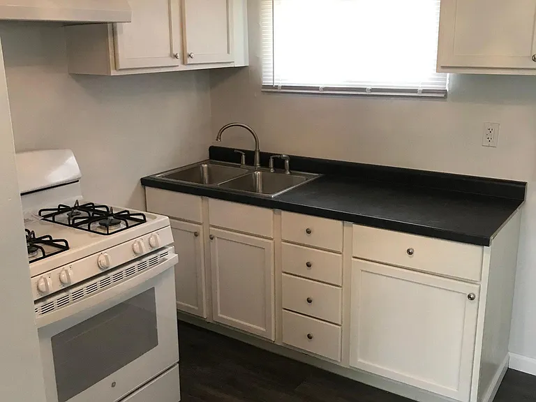 2476 Virginia St — Photo 6