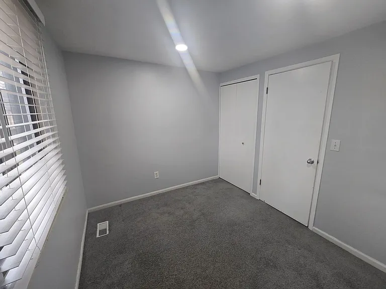 8410 Hickory Dr — Photo 16