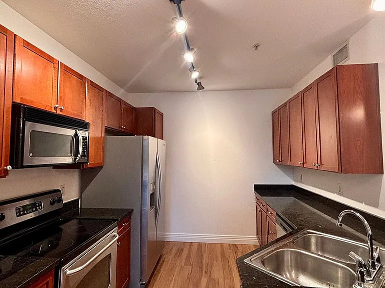 9059 E Panorama Cir #B-211 — Photo 4