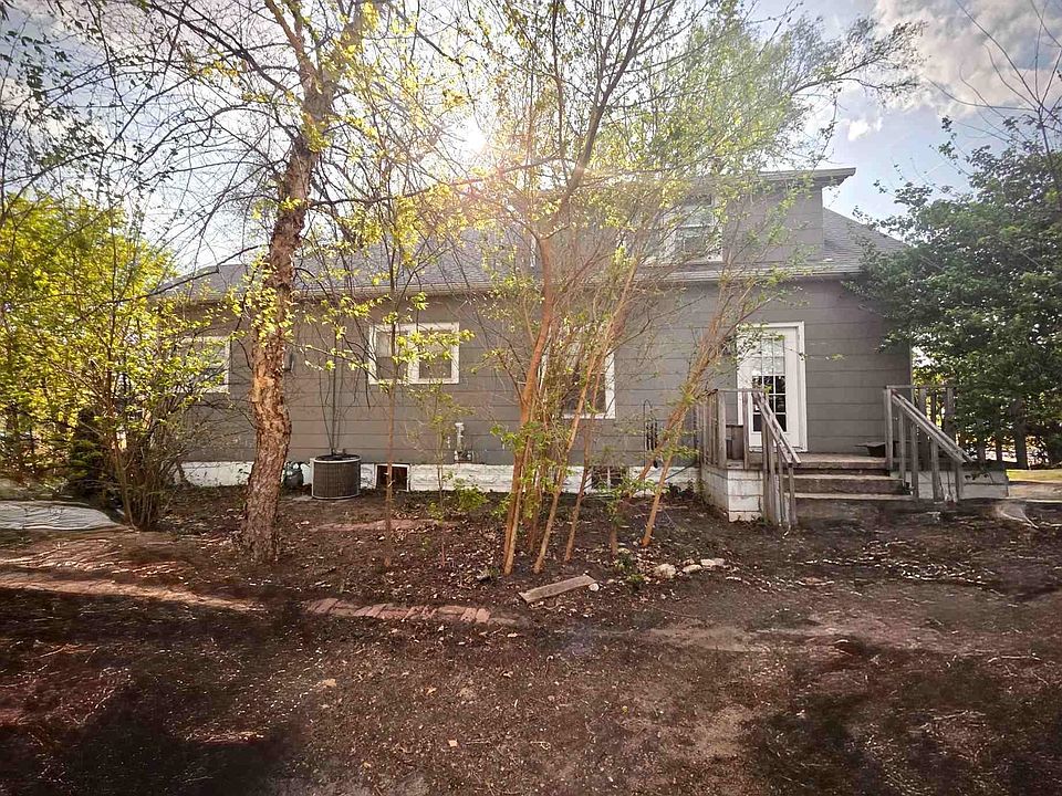 1st image of 223 W 12th St