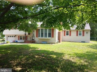 8 Tinker Dr, Mount Holly, NJ 08060