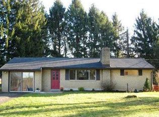 110 Carmona Rd, Grove City, PA 16127